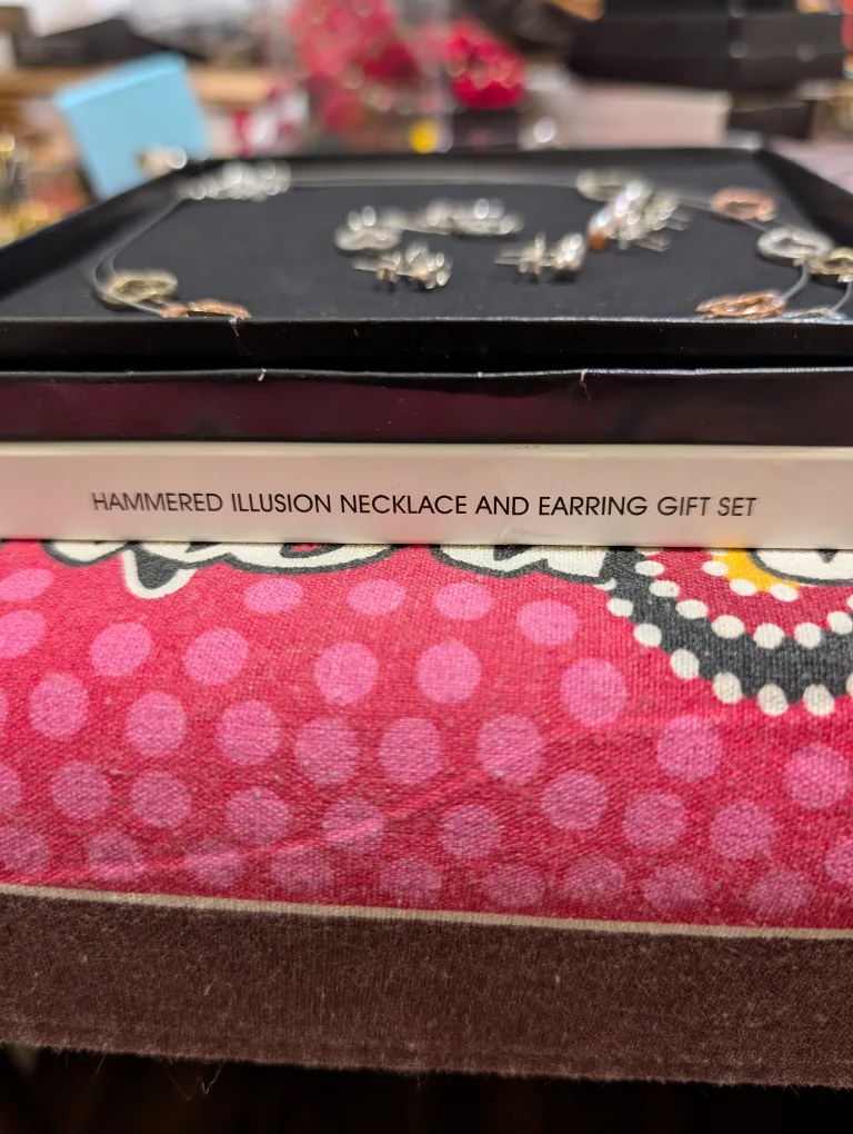 Hammered Illusion Necklace & Earring Gift Set plus extras image indicator(3)