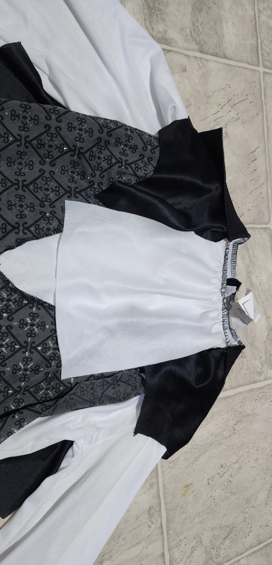 Brand New Vampire Costume Size 5-7.  $18 Each - photo 2