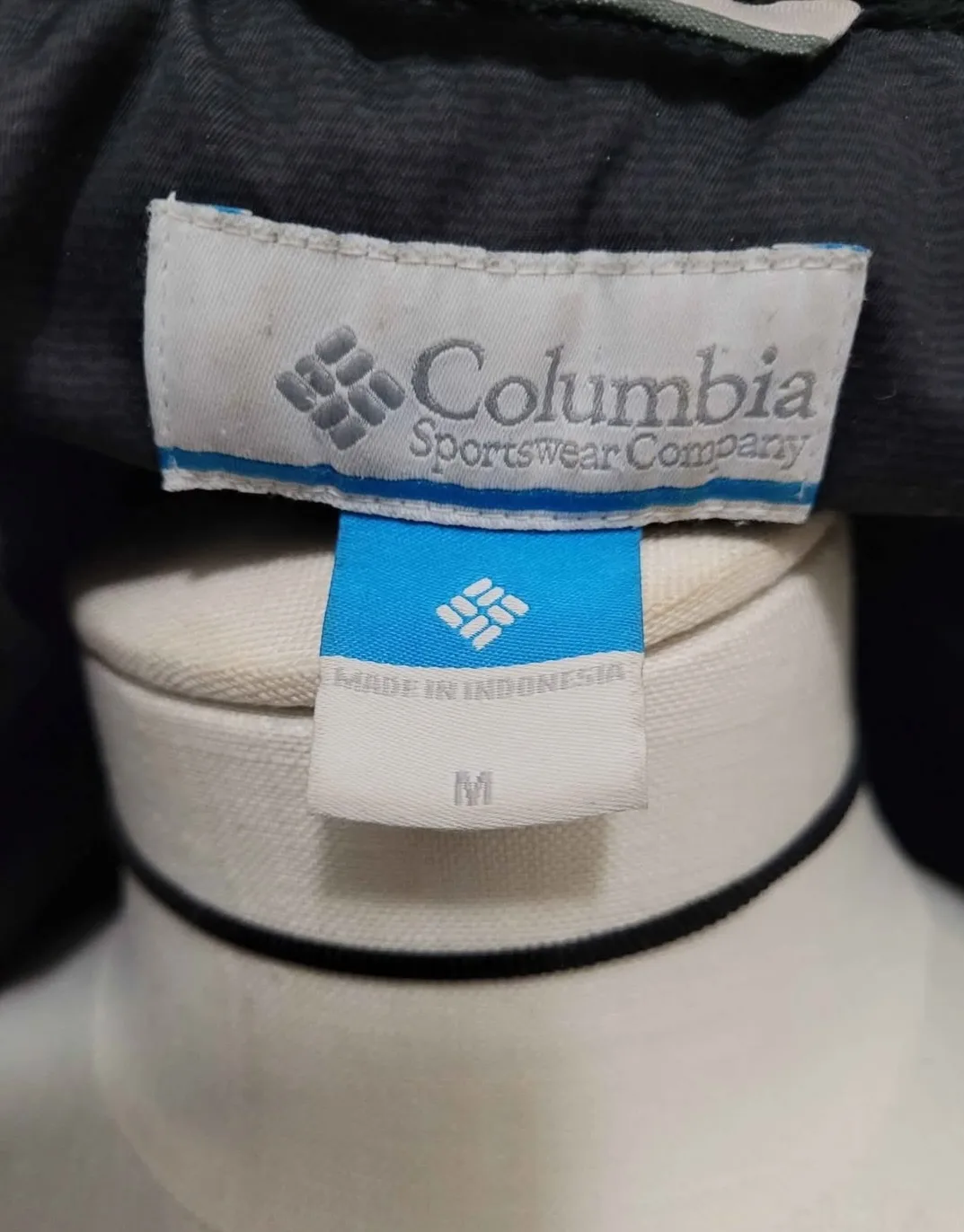 Columbia Puffer Jacket - Size M image indicator(3)