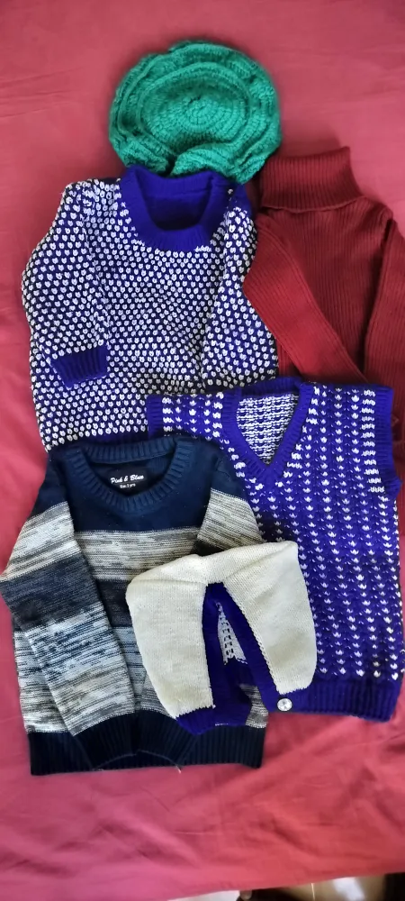 Kids (2-3yrs) woolen Sweaters - Free thumbnail