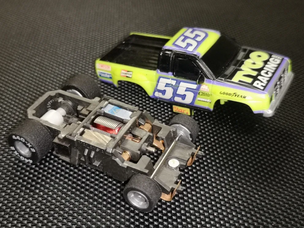 TYCO RC Nissan Magnum 440-X2 Narrow Body Slot Car image indicator(3)