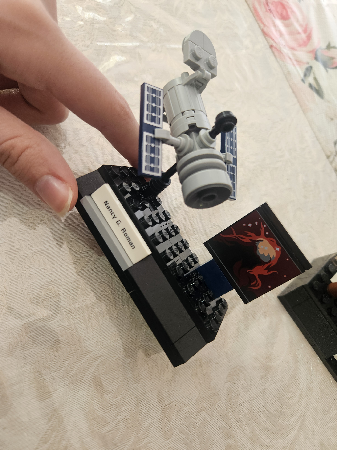Lego Women of NASA 21312 - photo 2