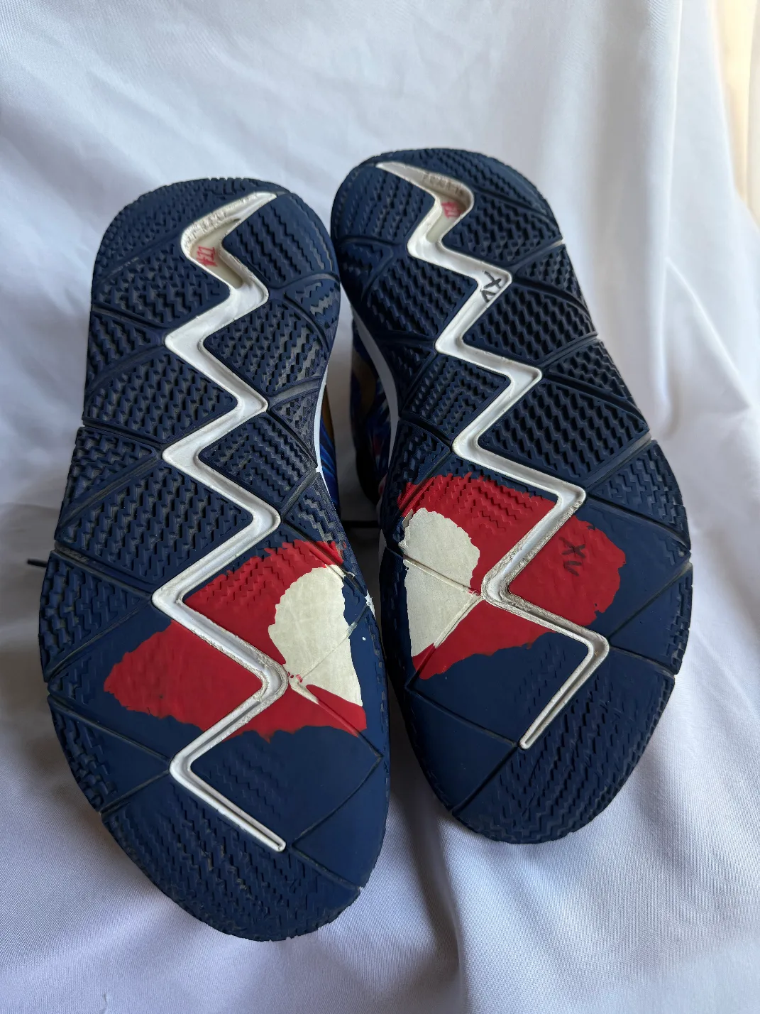 Nike Kyrie 4 Independence Day Size 9 image indicator(4)
