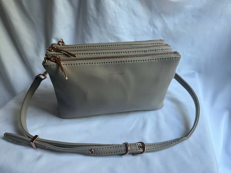 Matt & Nat Crossbody Bag - Excellent Condition! image indicator(2)