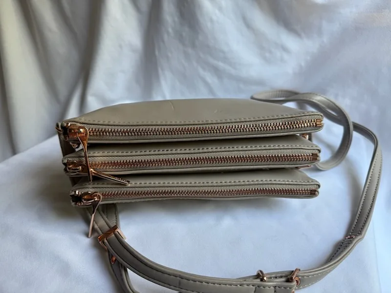 Matt & Nat Crossbody Bag - Excellent Condition! image indicator(5)