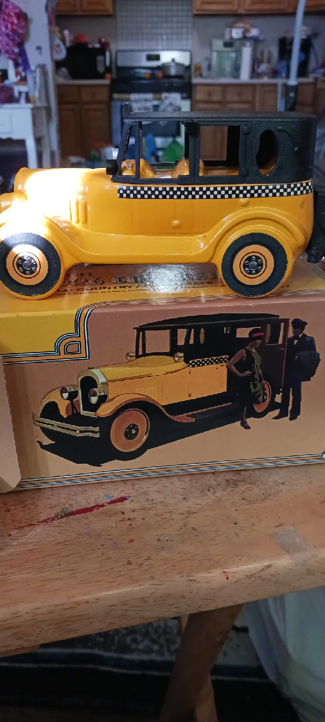 Avon Vintage Car Aftershave Decanters image indicator(2)