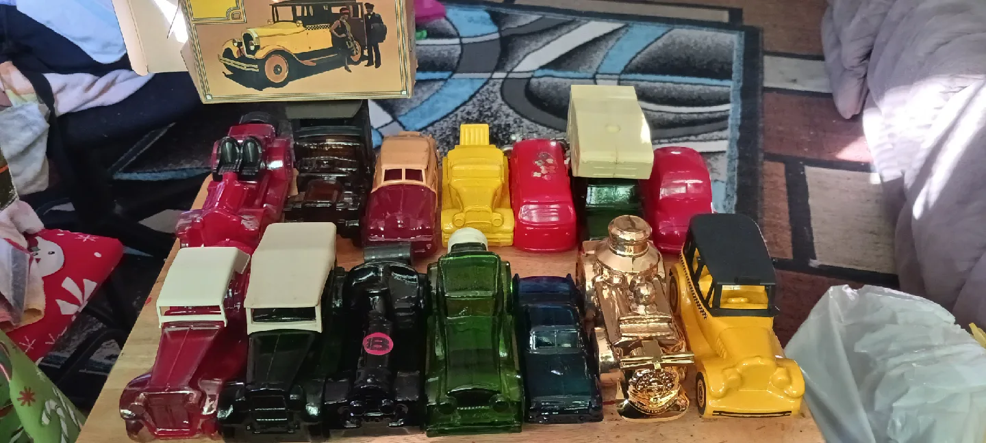 Avon Vintage Car Aftershave Decanters image indicator(4)