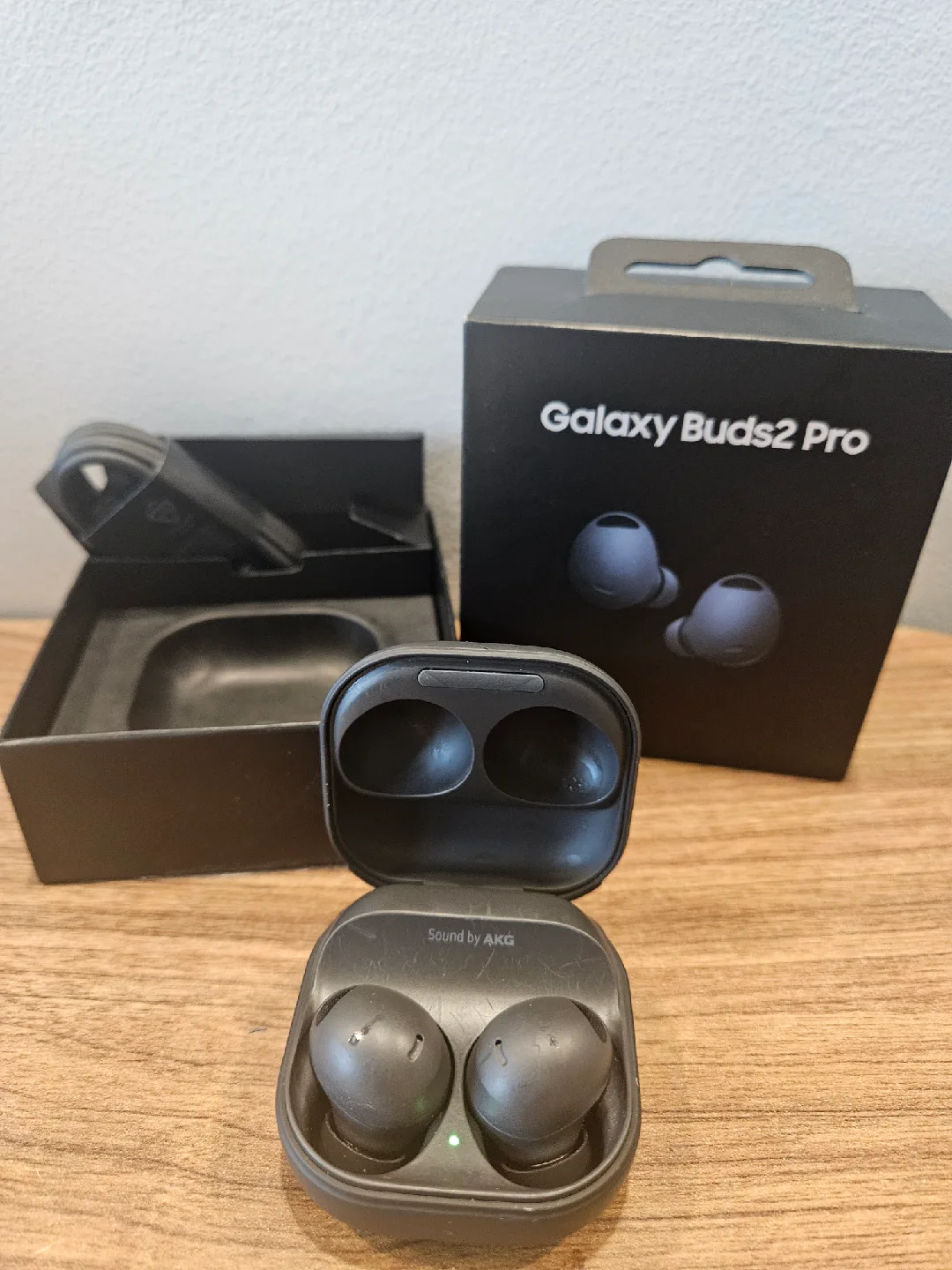Samsung Galaxy Buds2 Pro - Graphite - Like New! image indicator(2)