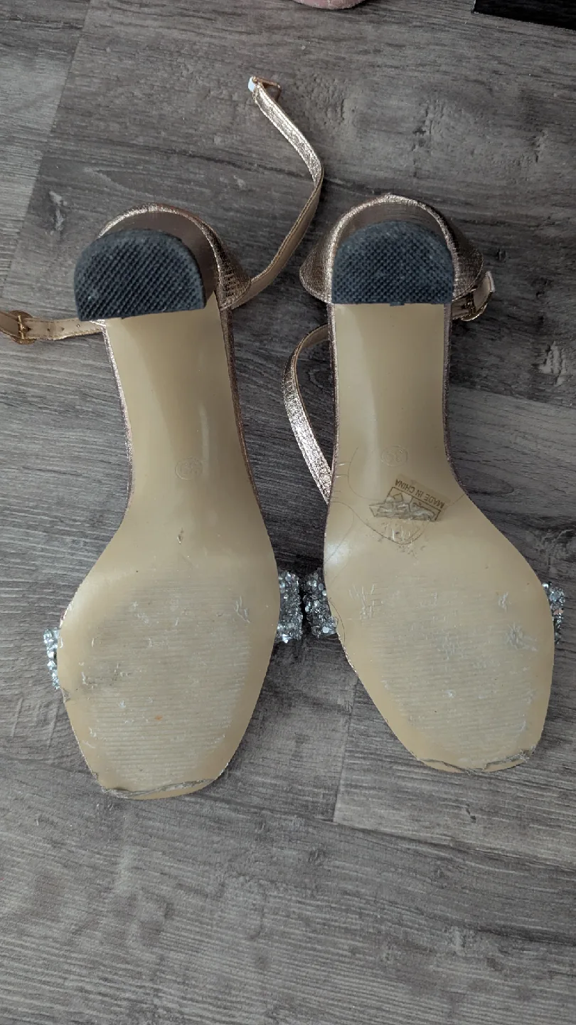 Gold Glitter Heels - Size 39 image indicator(3)