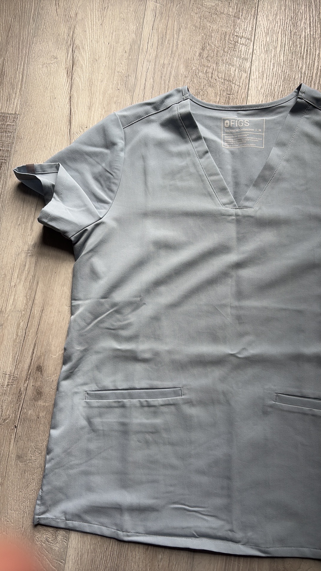Figs casma 3 pocket scrub top - photo 3