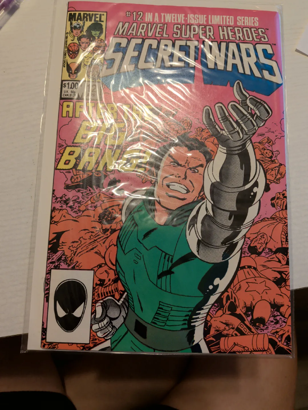 Marvel Super Heroes Secret Wars Comic Book Lot thumbnail
