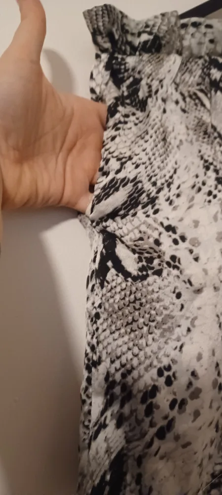 Snakeskin Print Tie Waist Shorts image indicator(3)