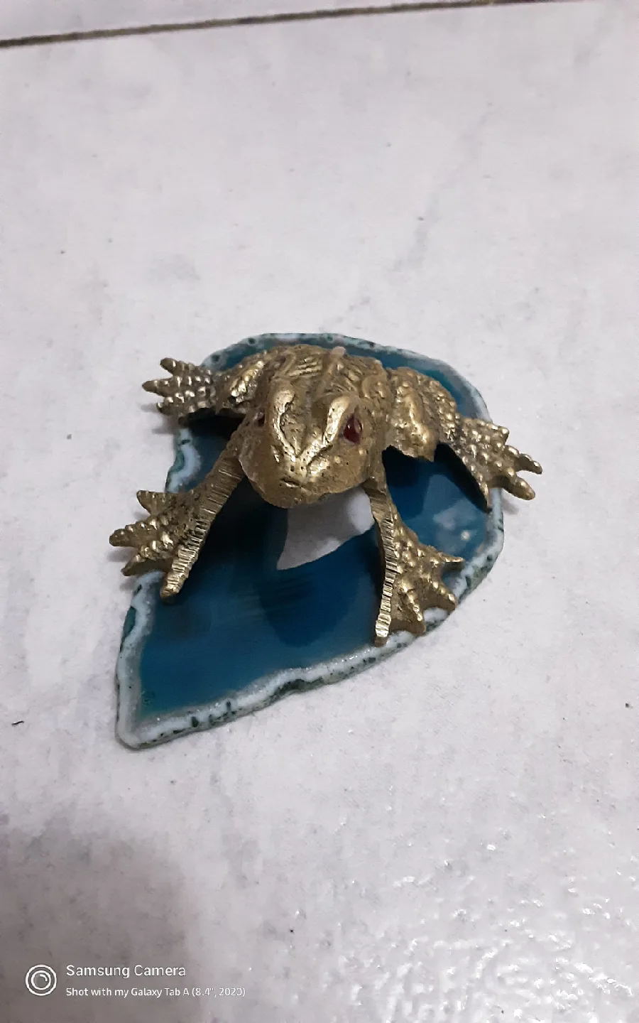 Frog  brass  Figurine on Blue  agate image indicator(3)