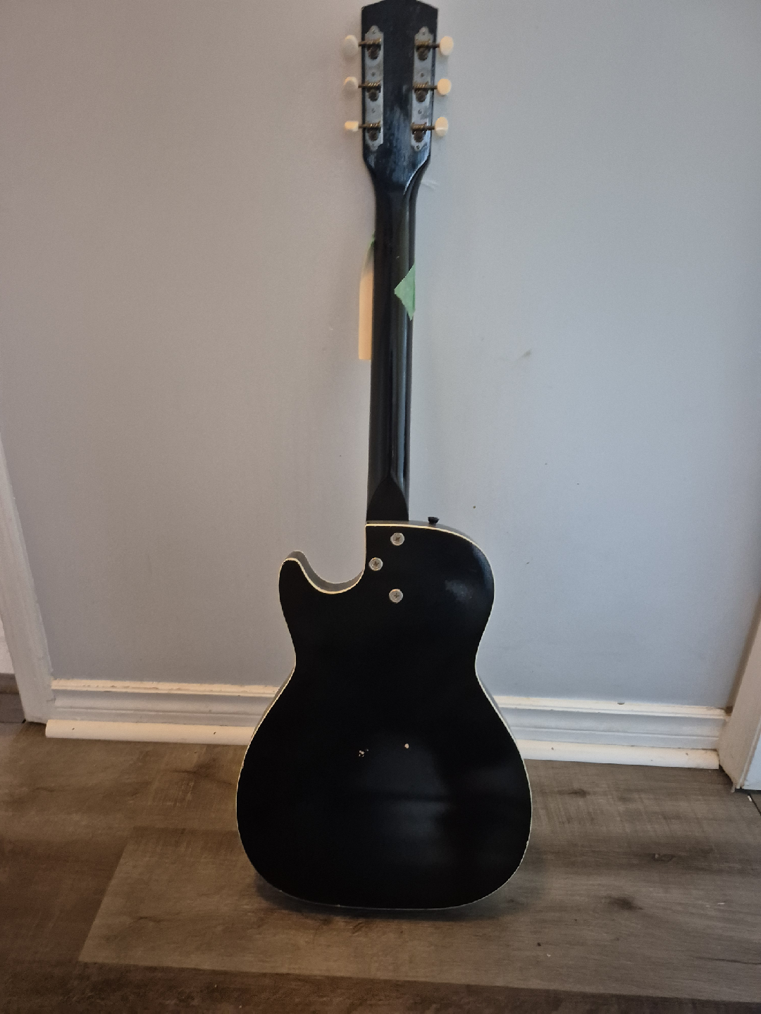 Vintage Black Electric Guitar - photo 2