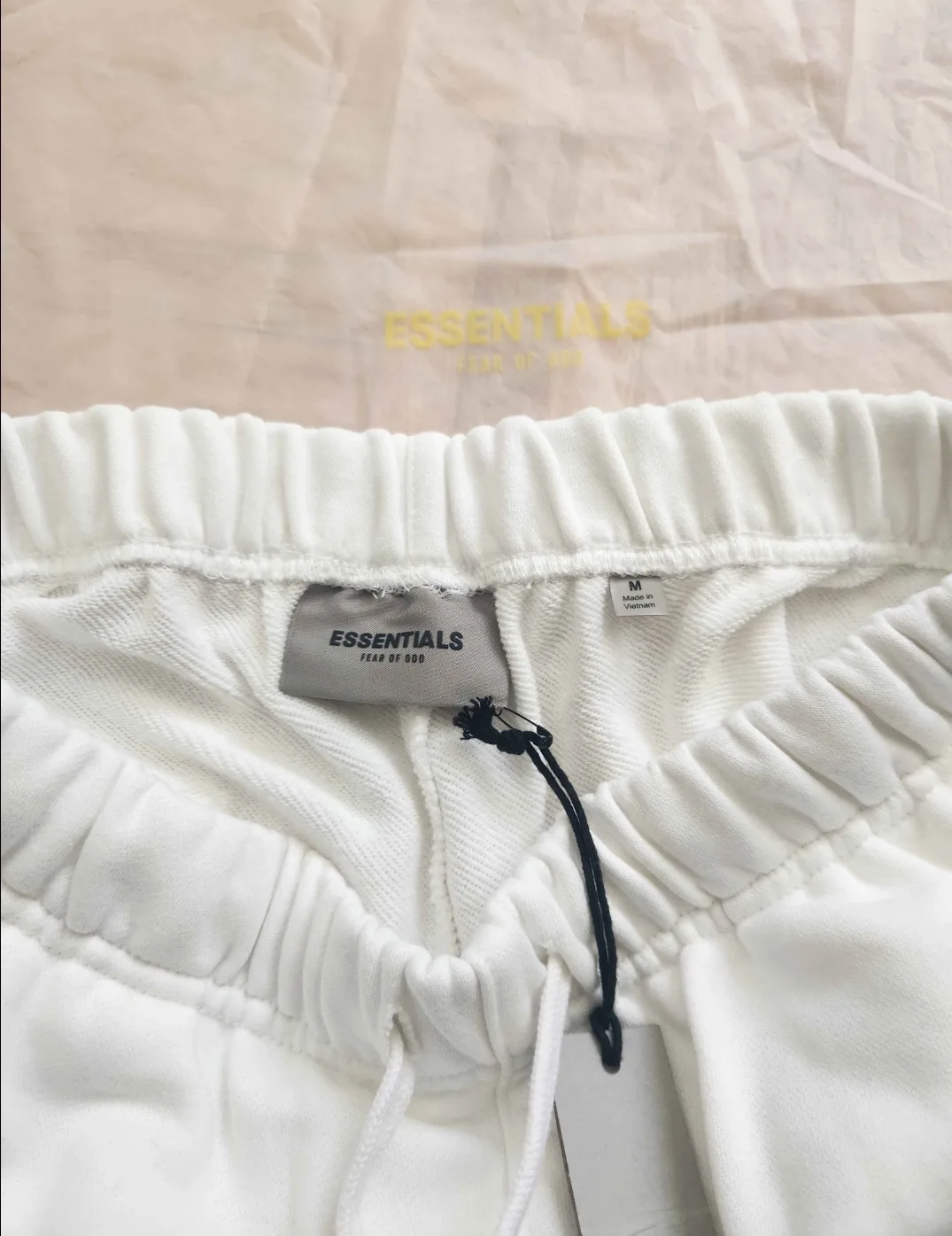 CHEAP Essentials shorts - Size M image indicator(2)