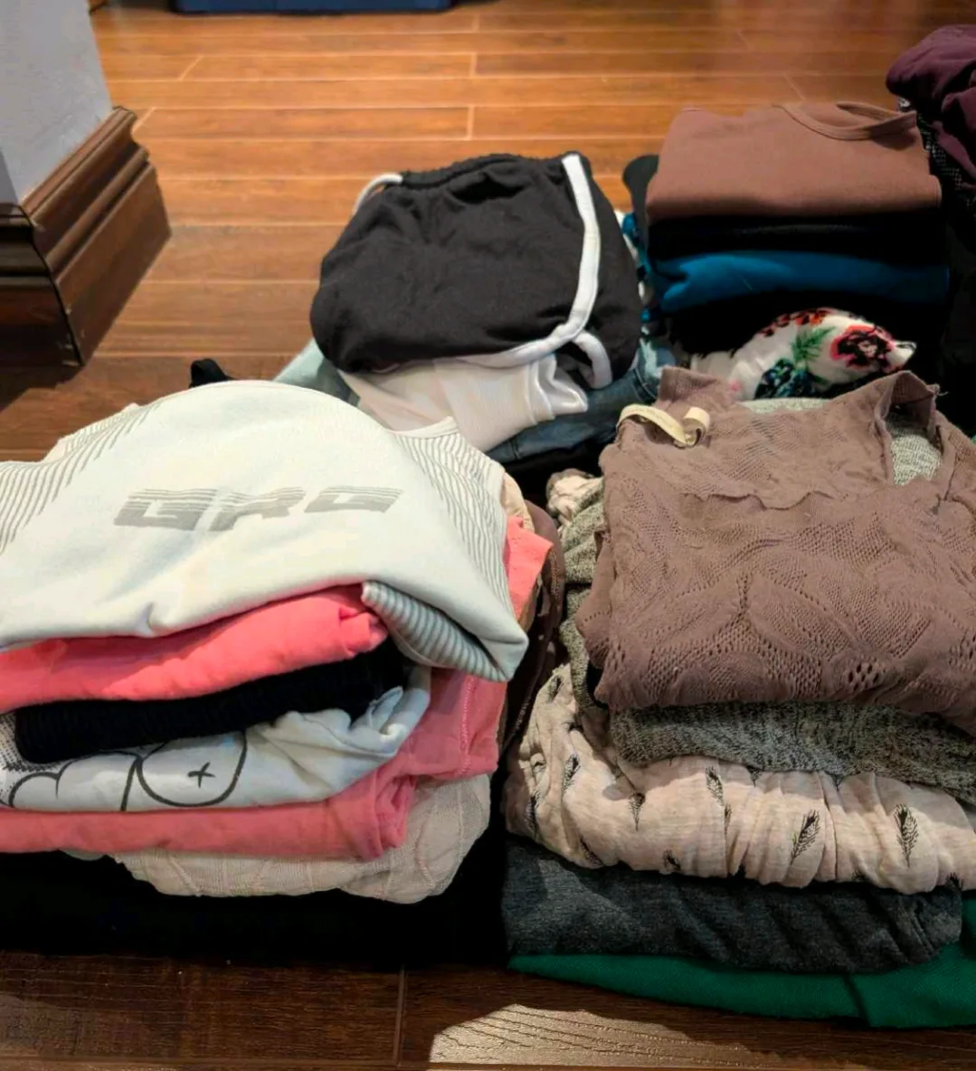 Teen GIRL XS/S Mixed Clothing Bundle image indicator(2)