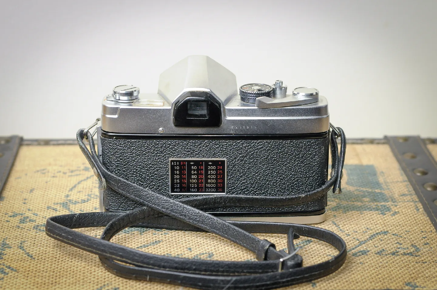 Vintage Konica FM 35mm Film Camera w/ 50mm 1.8 Lens image indicator(2)