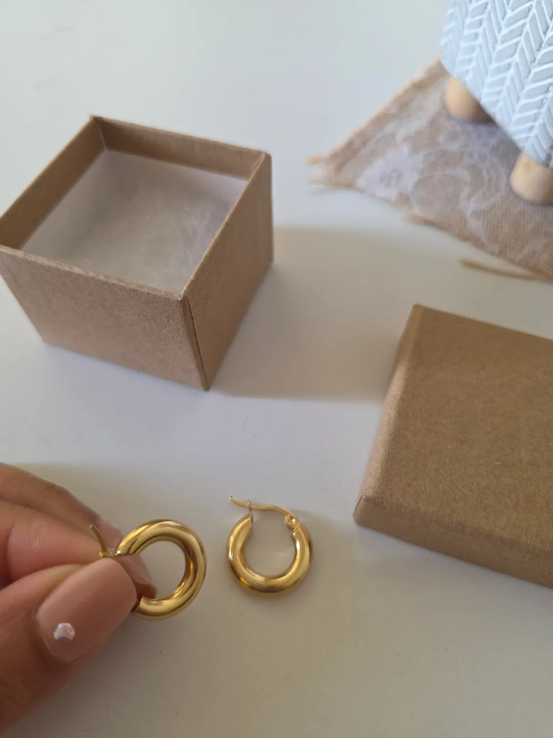 New Gold tone Hoop Earrings with Box image indicator(3)
