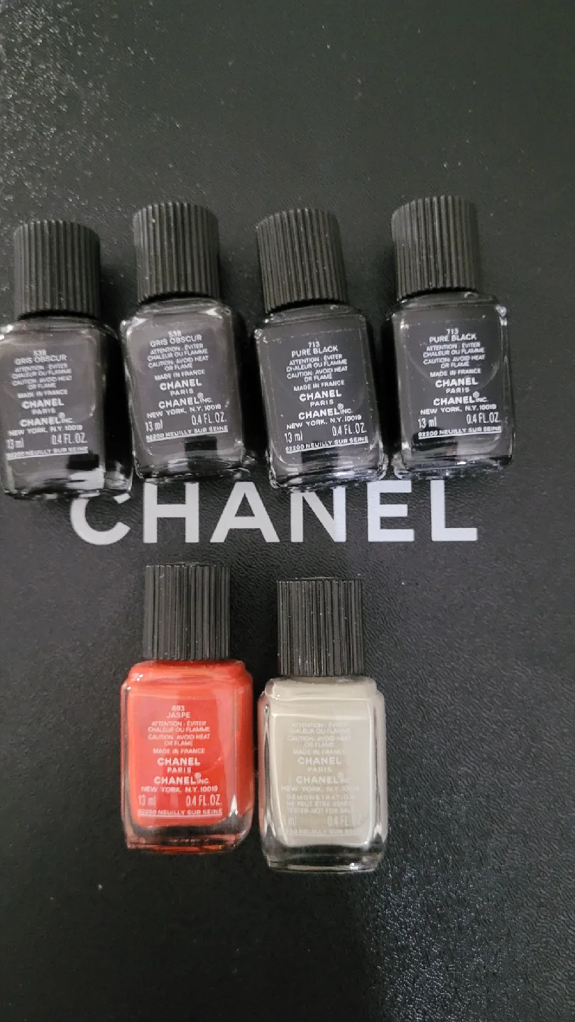Chanel Le Vernis Nail Polish Set image indicator(3)