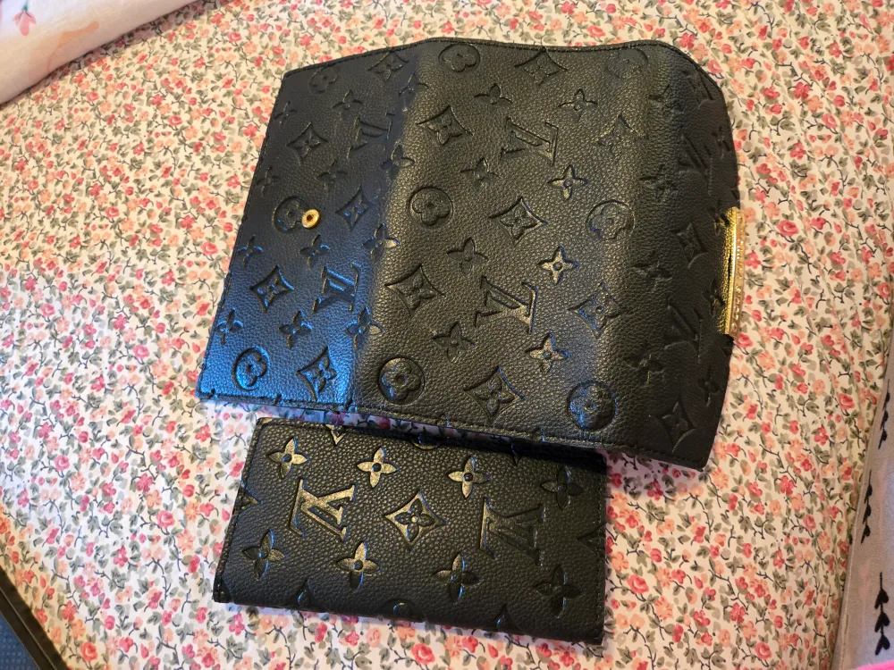 Louis Vuitton Empreinte Leather Wallet image indicator(5)