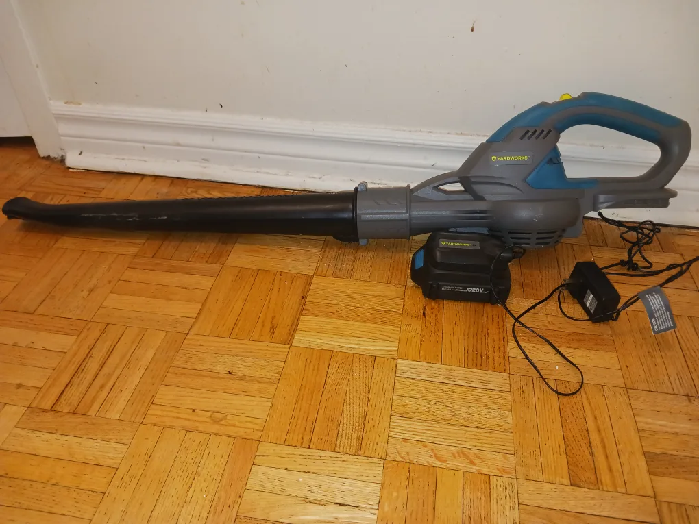 Yardworks 20V Cordless Blower thumbnail