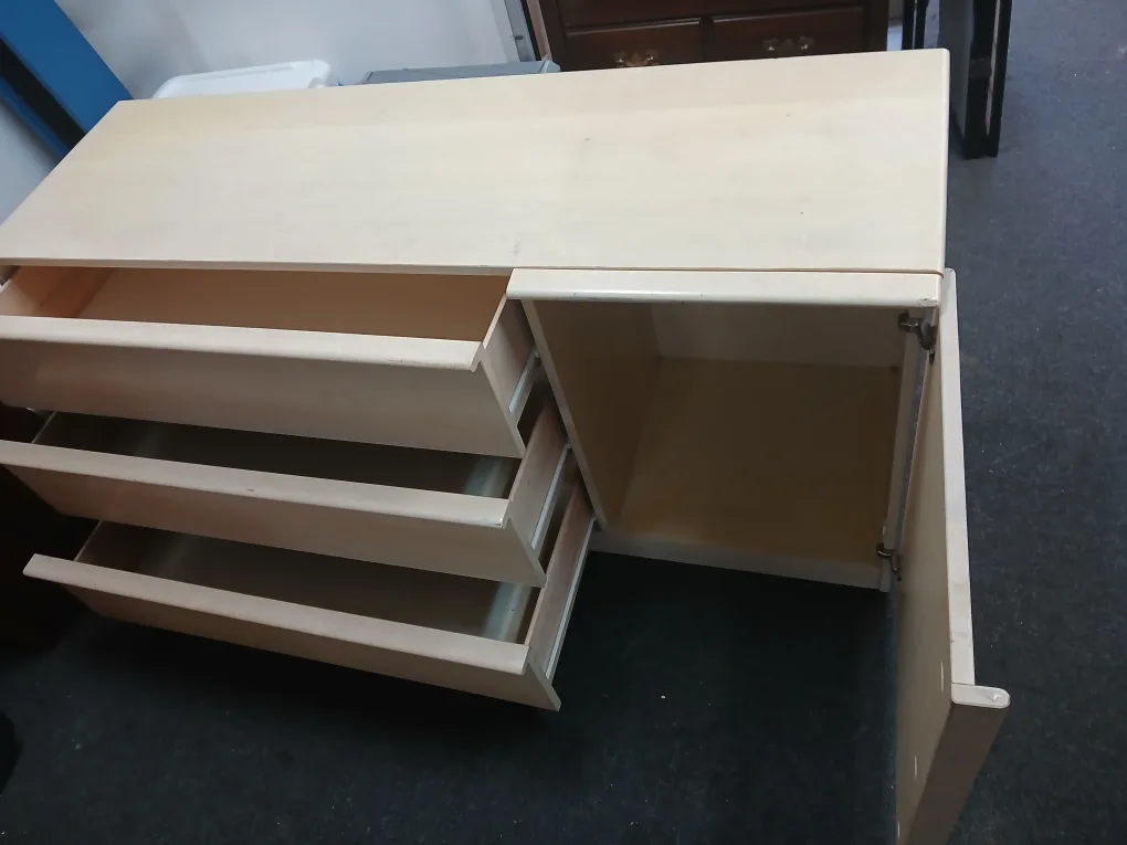 dresser thumbnail