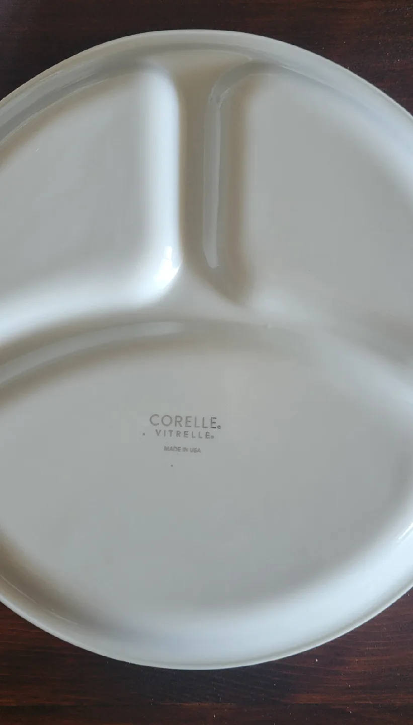 Corelle Vitrelle Divided Plates - Set of 5 image indicator(2)