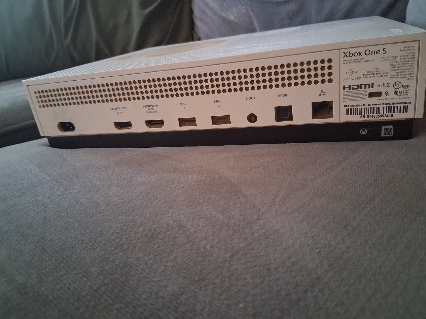 Xbox One S - White - photo 3