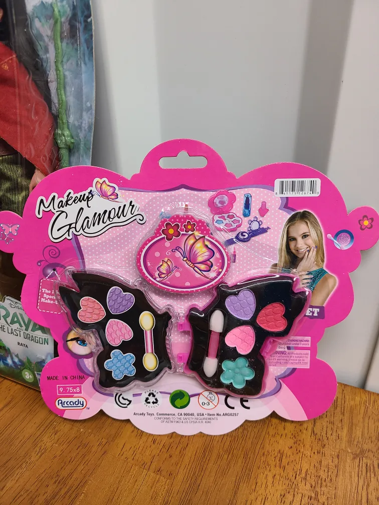 Disney Raya Doll & Makeup Glamour Set image indicator(2)