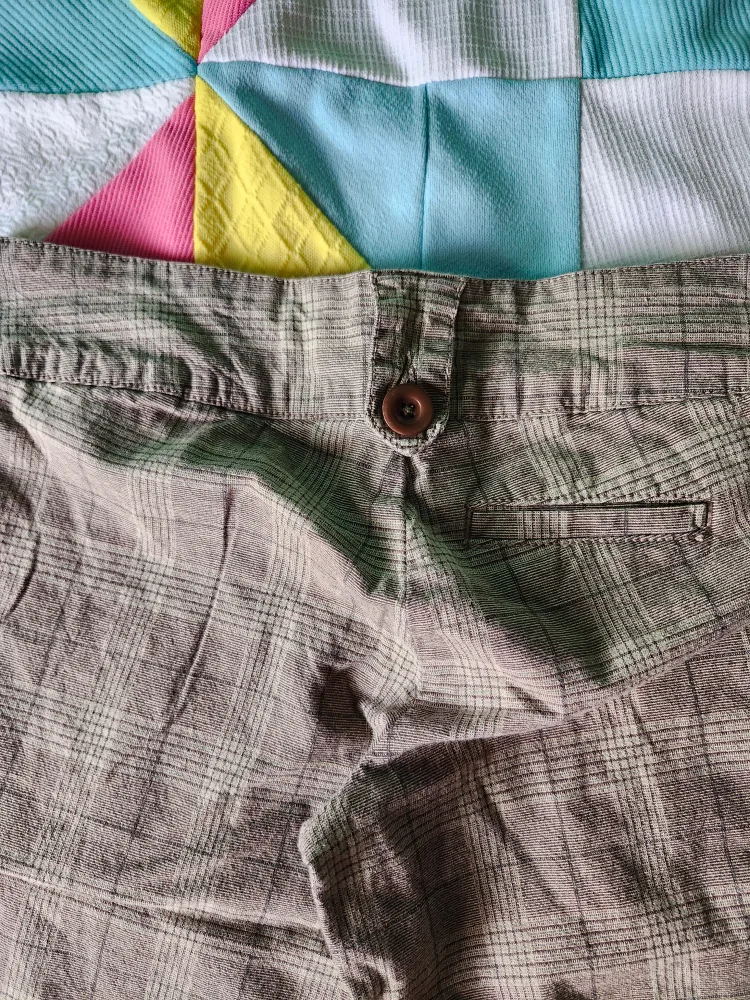 2000s L.e.i brown plaid board shorts image indicator(4)