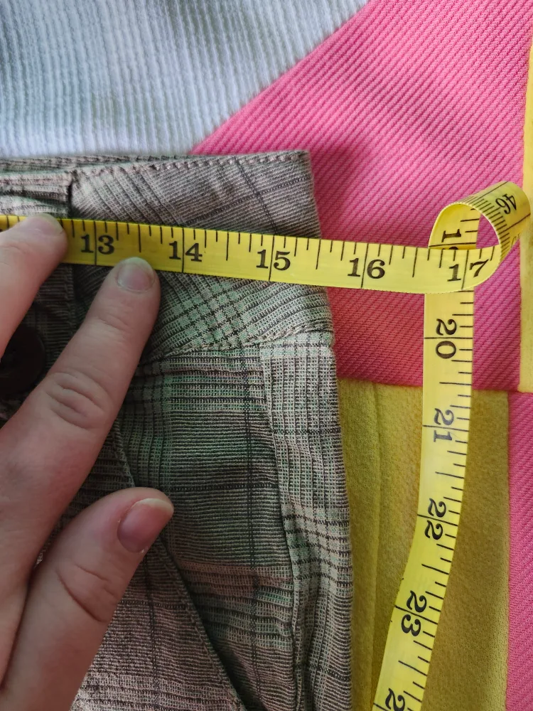 2000s L.e.i brown plaid board shorts image indicator(5)