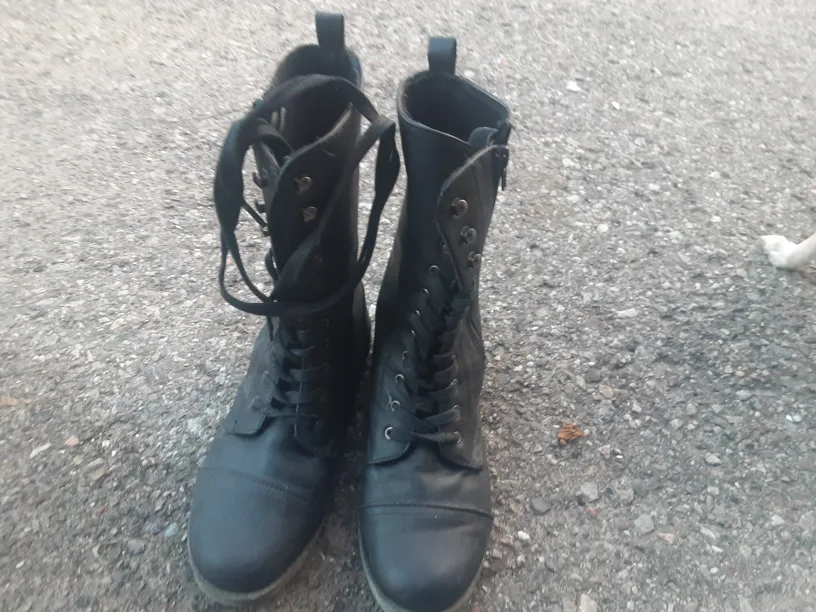 Two Pairs of ladies Boots - Black and Brown US size 6 image indicator(4)