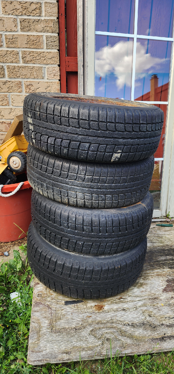 Set of 4 Used Tires on Rims - MAXXTREK