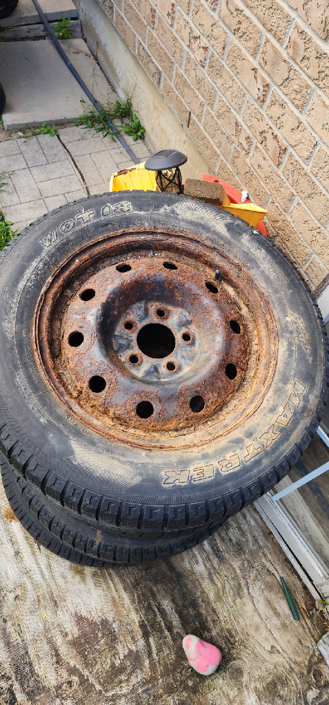 Set of 4 Used Tires on Rims - MAXXTREK - photo 3