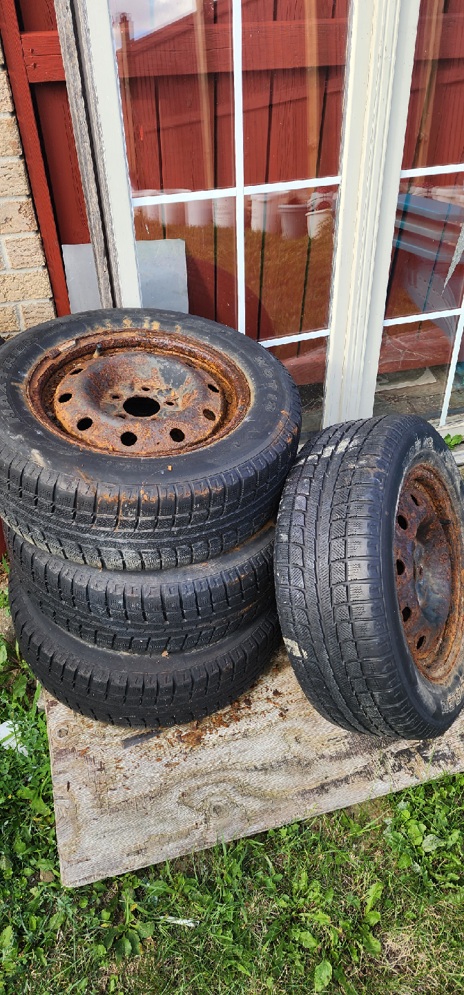 Set of 4 Used Tires on Rims - MAXXTREK - photo 5