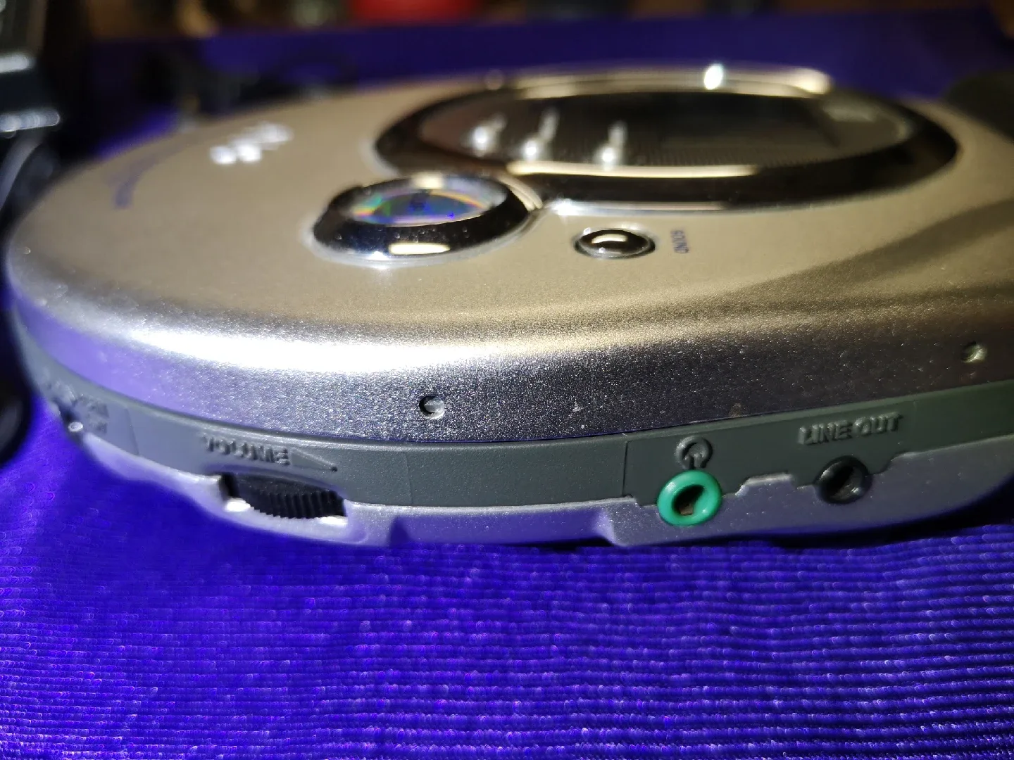 JVC ~ Portable Class 1 MP3-CD Player image indicator(2)