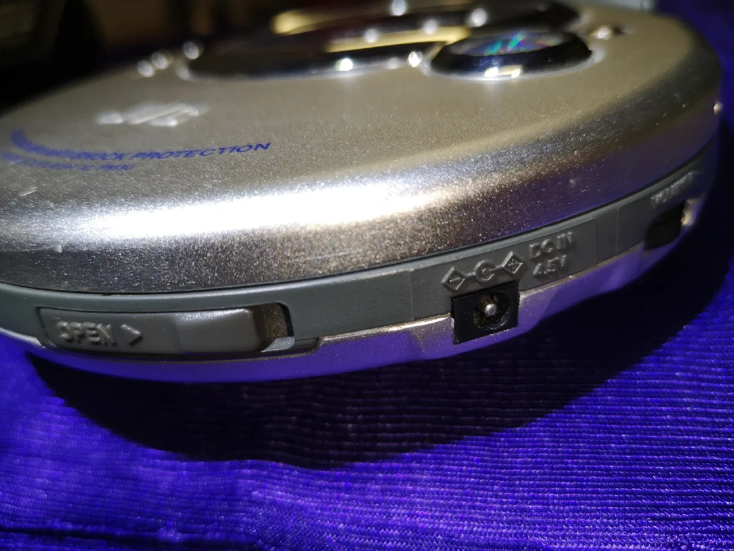 JVC ~ Portable Class 1 MP3-CD Player image indicator(3)