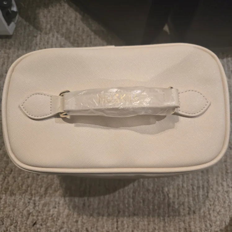 New Makeup/Cosmetic Travel Case image indicator(2)