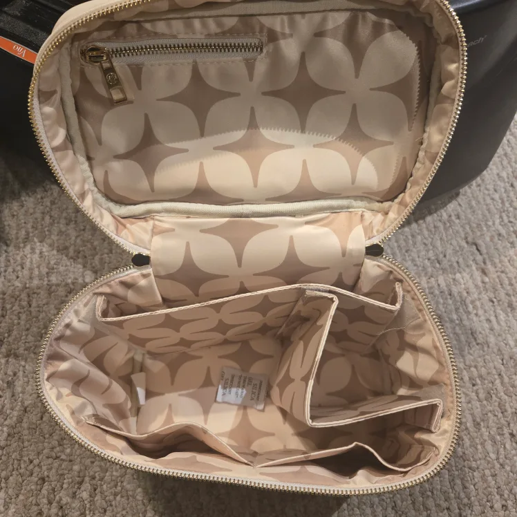 New Makeup/Cosmetic Travel Case image indicator(4)