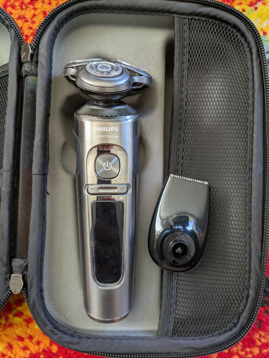 Philips S9000 Prestige Electric Shaver image indicator(6)