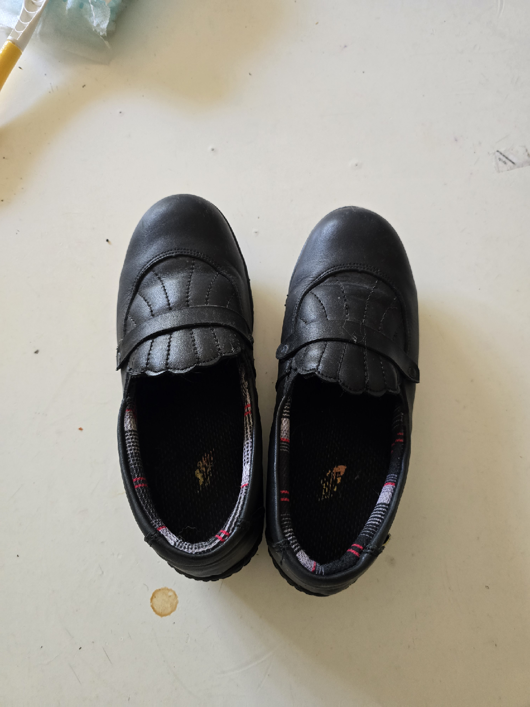 Featherlite SD Black steeltoe Leather Shoes - size 6