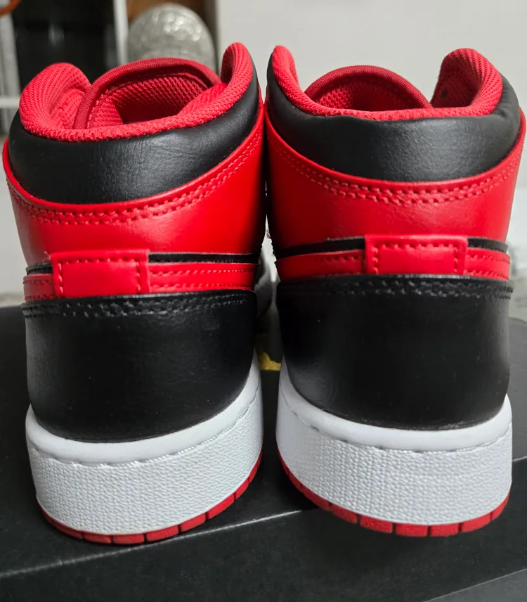 Air Jordan 1 Mid (GS) image indicator(3)