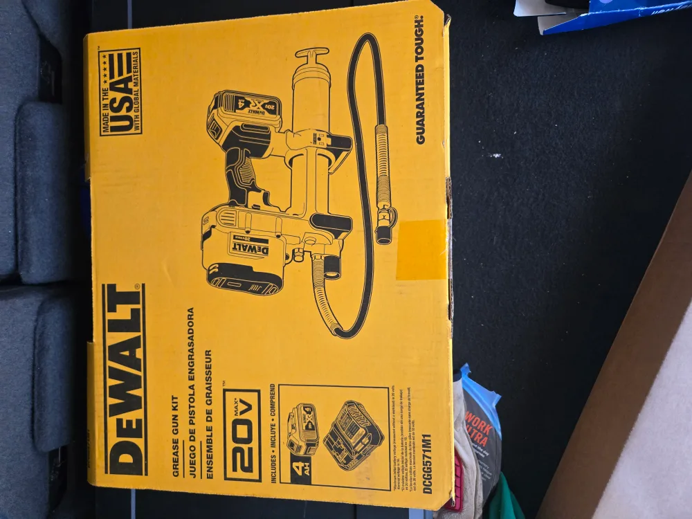 DeWalt 20V MAX Grease Gun Kit - New in Box! thumbnail