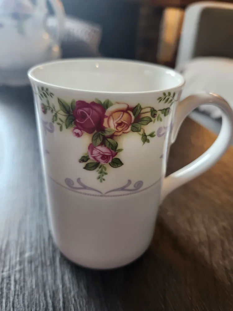 Royal Albert Rose Cameo Violet Mugs (Set of 2) image indicator(3)