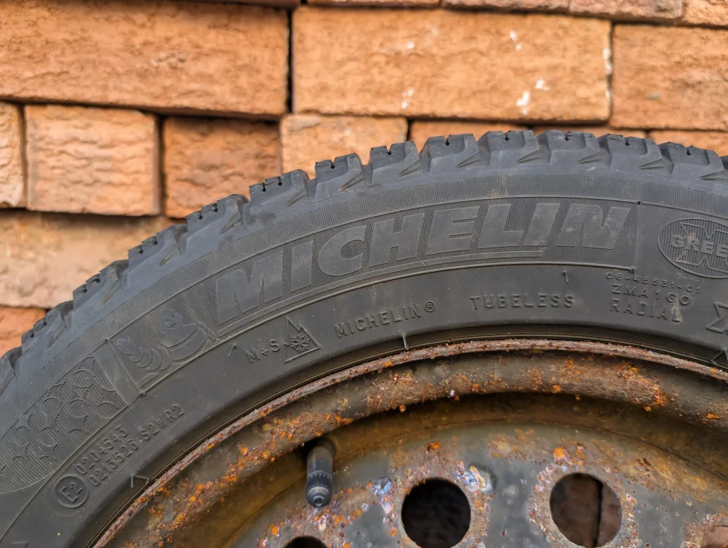 Michelin Winter Tires 205/55 R16 image indicator(7)