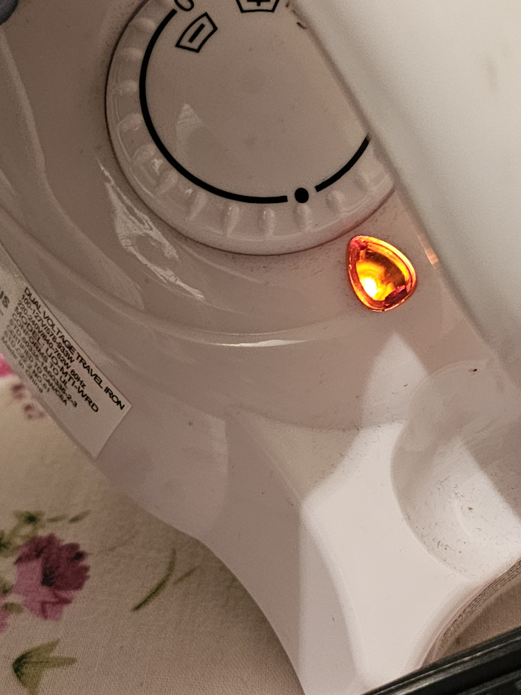 Dual Voltage Travel Iron - photo 4