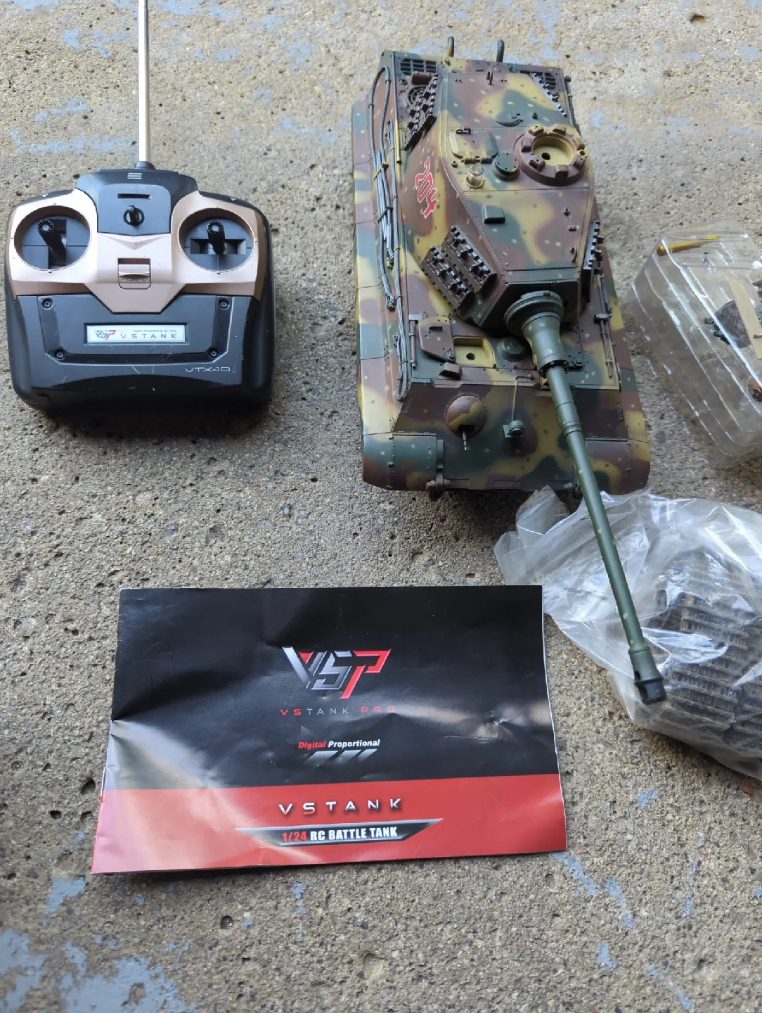 VSTANK 1/24 RC Battle Tank image indicator(2)