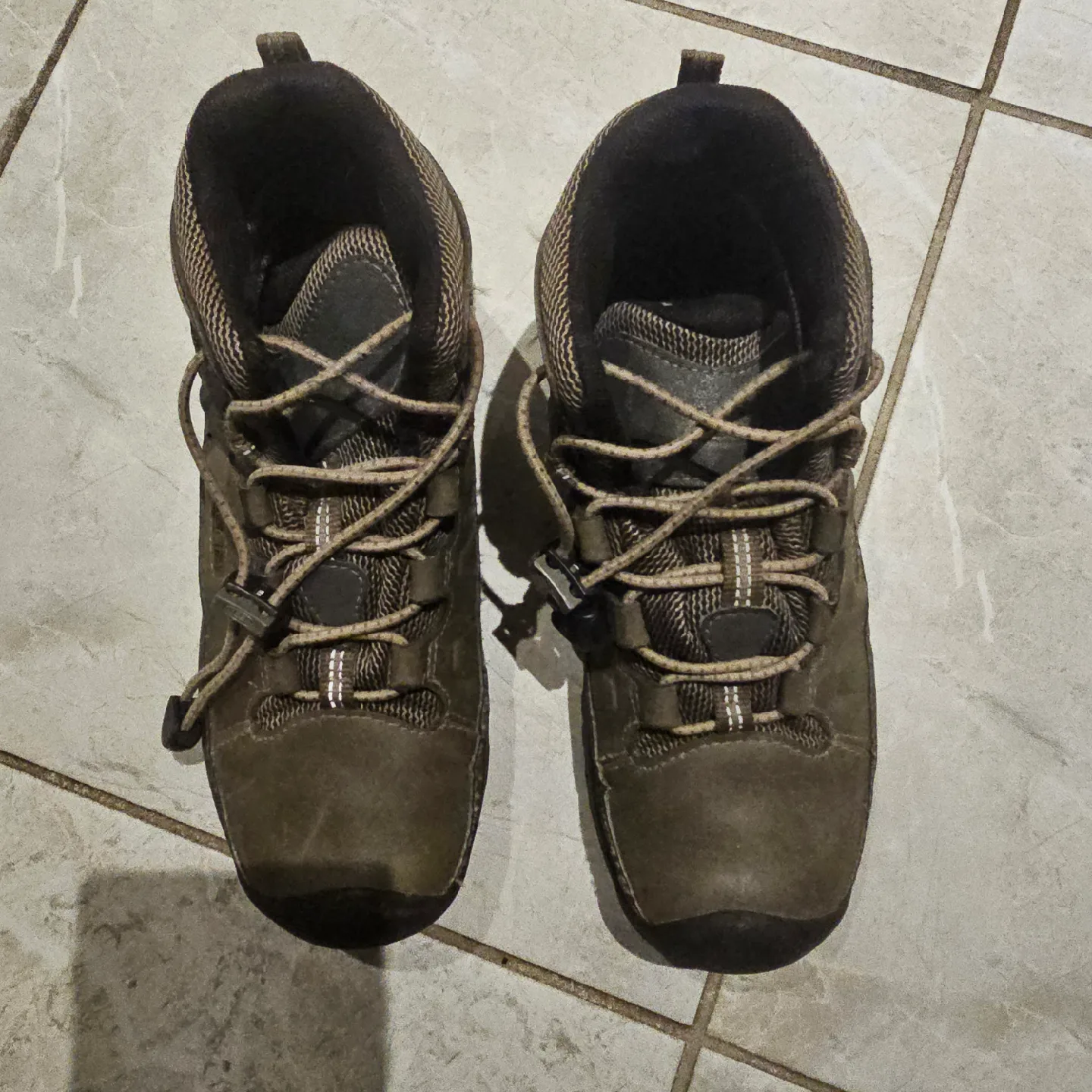 Keen Hiking Boots - US Size 3 image indicator(2)