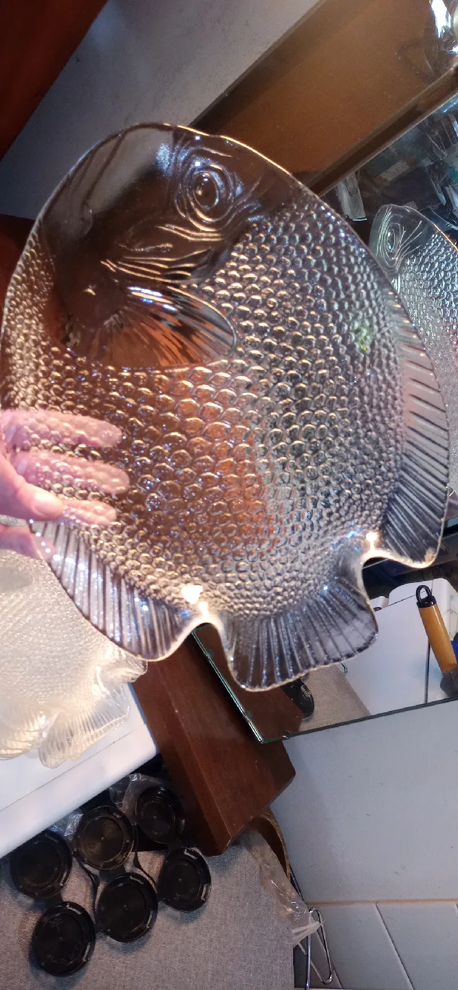 1980s Fish Serving and Dinner Plates. image indicator(2)