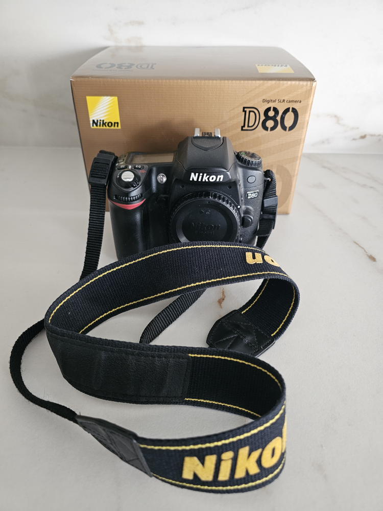 Nikon D80 Digital SLR Camera Body. Needs repair. Accessories. - photo 3